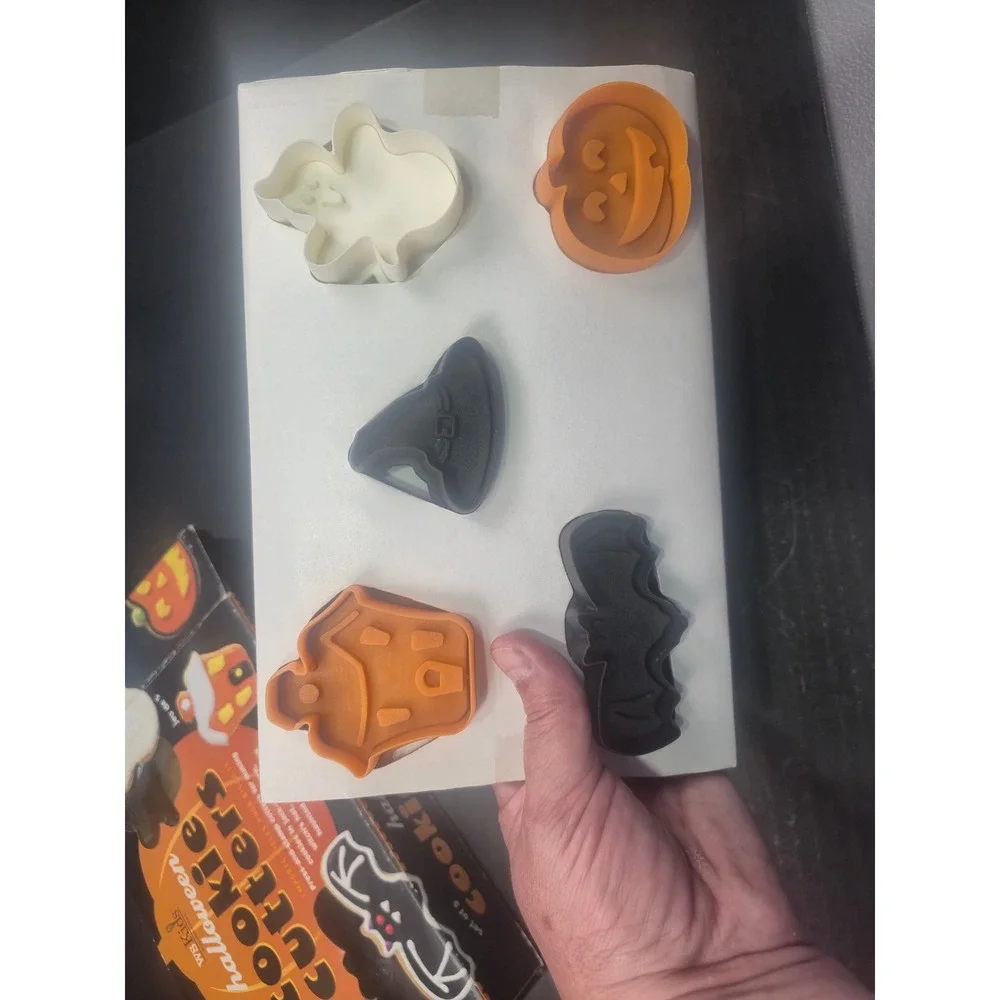 Williams Sonoma Halloween Cookie Cutters Set of 5 Press and Stamp Plunger Tools